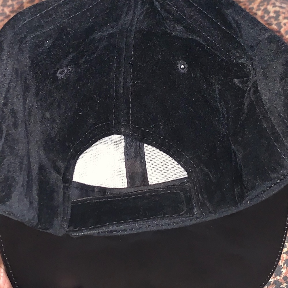Suede cap - Picture 4 of 5